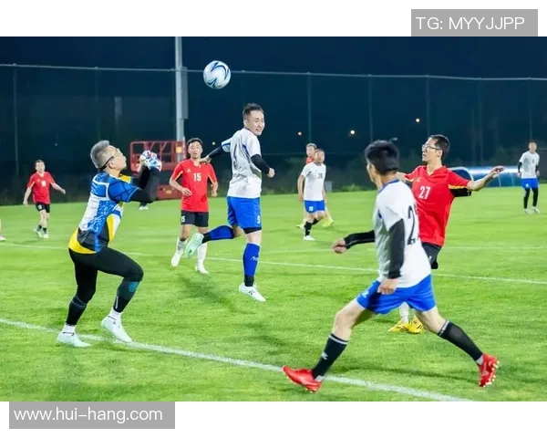 足球明星齐聚一堂合影留念展现团结与友谊的精彩瞬间 足球明星齐聚一堂合影留念展现团结与友谊的精彩瞬间